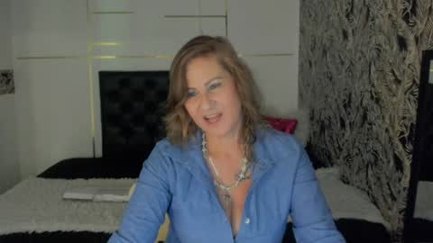 Snapshot of scarlethoot_ chatting on 19, 1, 2025 S C A R L E T online show from 19, 1, 2025