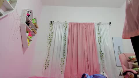 Scarletliz online show from 4, 3, 2025