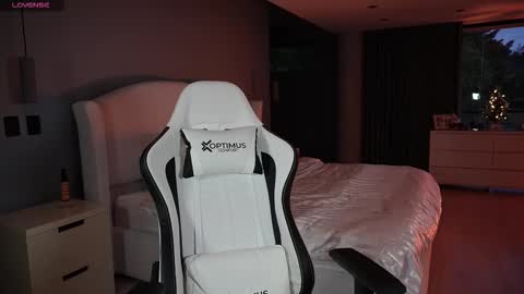 juli online show from 2, 12, 2025