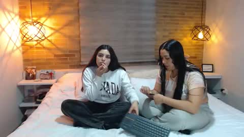 Snapshot of scarlett_evance chatting on 24, 11, 2025 Scarlett and Jazmin online show from 24, 11, 2025