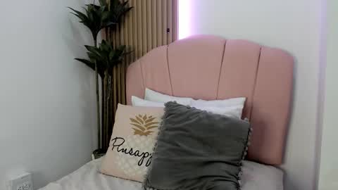 Snapshot of scarlett_smith_3 chatting on 19, 10, 2025 scarlett smith 3 online show from 19, 10, 2025