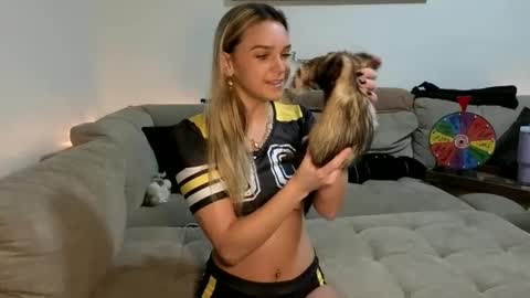 Snapshot of scarletterose_504259 chatting on 26, 10, 2025 Scarlett online show from 26, 10, 2025