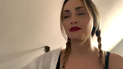ScarlettxBlonde online show from 3, 4, 2026