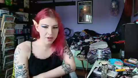Sarah Bones online show from 25, 6, 2026