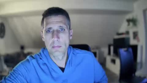 Snapshot of schnuckigeil chatting on 13, 10, 2025 Dildomen online show from 13, 10, 2025