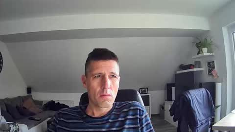 Snapshot of schnuckigeil chatting on 12, 11, 2025 Dildomen online show from 12, 11, 2025