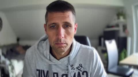 Snapshot of schnuckigeil chatting on 18, 11, 2025 Dildomen online show from 18, 11, 2025