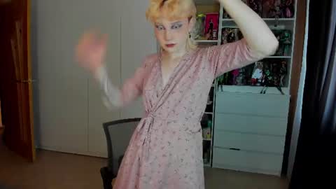 Snapshot of school_love chatting on 6, 7, 2026 Rina online show from 6, 7, 2026