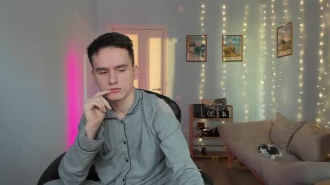 Thomas brunette and Alex blond online show from 6, 1, 2025