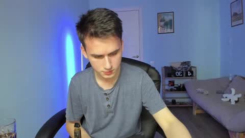 Thomas brunette and Alex blond online show from 17, 1, 2025