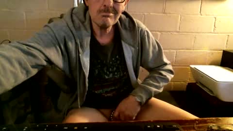 Snapshot of sdh69 chatting on 19, 10, 2025 eating pussy sucking dick online show from 19, 10, 2025