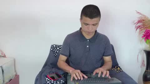 Snapshot of sebas_n_aly chatting on 19, 4, 2026 ely online show from 19, 4, 2026