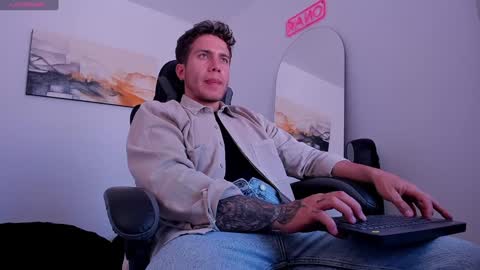 Snapshot of sebastianortizm chatting on 18, 1, 2025 Lucian Sinclair online show from 18, 1, 2025