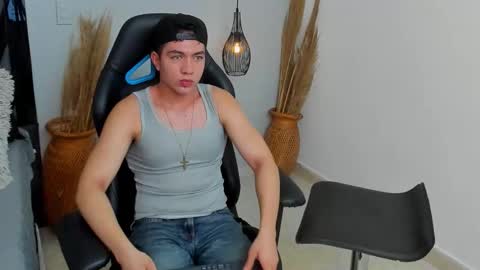 Snapshot of sebastiantorres_ chatting on 17, 12, 2025 SEBASTIAN online show from 17, 12, 2025