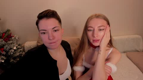 Snapshot of secret_dreams_ chatting on 1, 1, 2025 Amanda and pair in a real life we love each other but can play with you online show from 1, 1, 2025