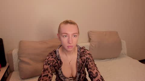 Snapshot of secret_dreams_ chatting on 16, 1, 2025 Amanda and pair in a real life we love each other but can play with you online show from 16, 1, 2025