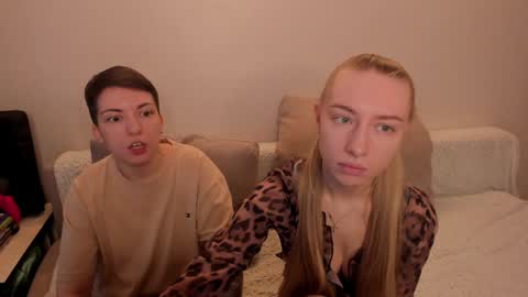 Snapshot of secret_dreams_ chatting on 17, 1, 2025 Amanda and pair in a real life we love each other but can play with you online show from 17, 1, 2025