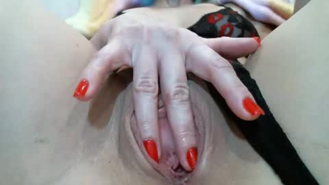 Snapshot of secretlisa chatting on 4, 2, 2025 SecretLisa online show from 4, 2, 2025