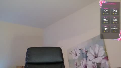 Snapshot of secretmistress01 chatting on 19, 11, 2025 Mariot Mery for short ..never call me PET NAMES in FREECHAT mom momy baby or sweety online show from 19, 11, 2025