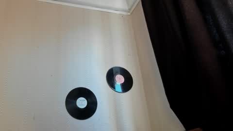 seductive_she_wolf online show from 6, 3, 2026