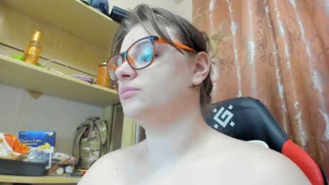 Snapshot of seductive_she_wolf chatting on 19, 4, 2026 seductive_she_wolf online show from 19, 4, 2026