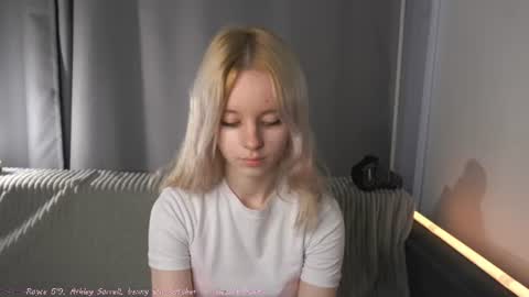 See Its honey bunny  im Lana online show from 3, 7, 2026