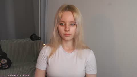 See Its honey bunny  im Lana online show from 9, 7, 2026