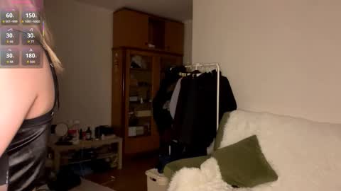 Snapshot of selemine_ chatting on 14, 12, 2025 Sophia online show from 14, 12, 2025