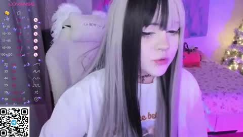 Snapshot of selena___cute chatting on 16, 12, 2025 Selena online show from 16, 12, 2025