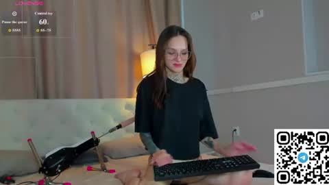 Snapshot of selena_sharp chatting on 4, 7, 2026 Selena online show from 4, 7, 2026