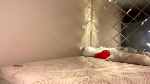 H i  My names is Selena Welcome to my room  Please thumbs up - its important online show from 9, 9, 2025