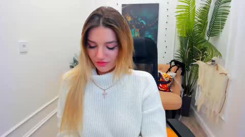 selenaemoore online show from 2, 11, 2025