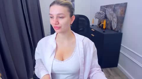 selenaemoore online show from 23, 5, 2026