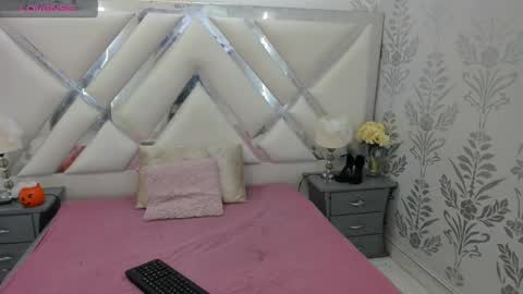 Snapshot of selenareyess chatting on 23, 10, 2025 Selena reyess online show from 23, 10, 2025