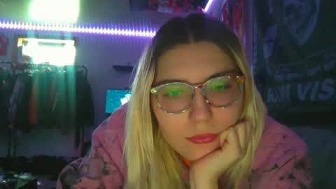 Snapshot of selenebaby chatting on 5, 2, 2025 Selene online show from 5, 2, 2025