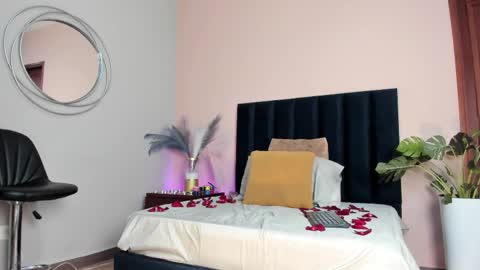 Snapshot of selenelujan chatting on 12, 11, 2025 Selene Lujan online show from 12, 11, 2025