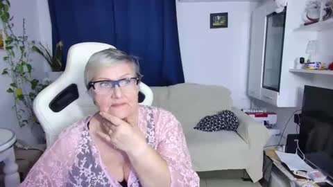 Selenna online show from 4, 4, 2026