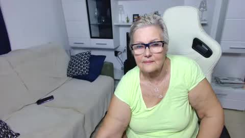 Selenna online show from 19, 4, 2026