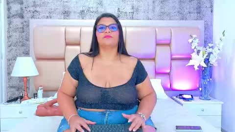 Snapshot of selennacooper chatting on 5, 12, 2025 Selenna Cooper online show from 5, 12, 2025