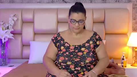 Selenna Cooper online show from 11, 2, 2026