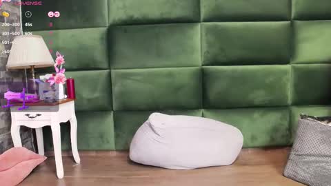 Snapshot of selensummer chatting on 12, 10, 2025 Selen online show from 12, 10, 2025