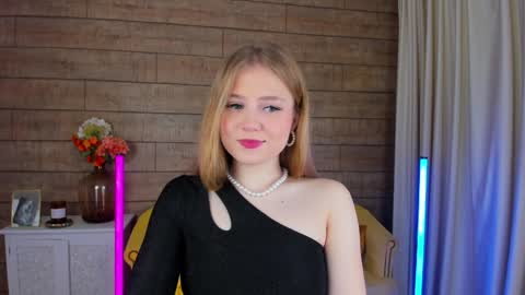 SelinSwarovski online show from 3, 2, 2025