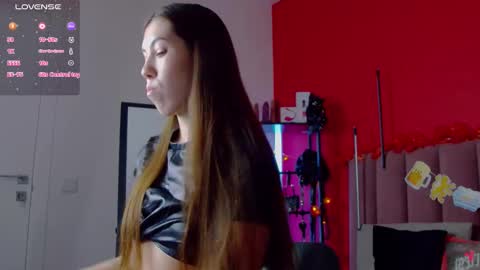 Snapshot of sellashine chatting on 26, 9, 2025 Nicole online show from 26, 9, 2025