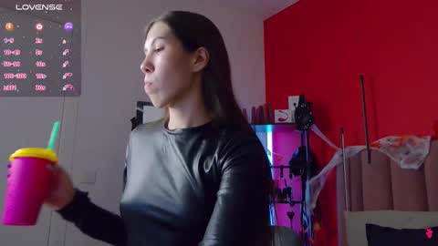 Snapshot of sellashine chatting on 17, 10, 2025 Nicole online show from 17, 10, 2025