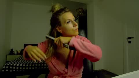 Snapshot of sellena_angel chatting on 25, 4, 2026 sellena_angel online show from 25, 4, 2026