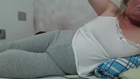 Snapshot of seniorita333 chatting on 21, 10, 2025 Lenna online show from 21, 10, 2025