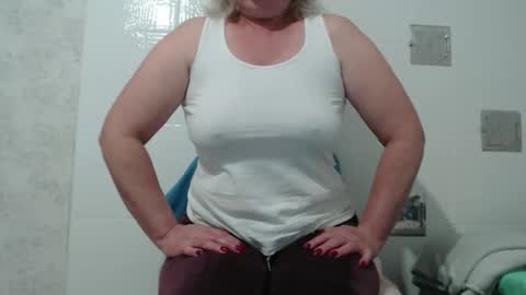 Snapshot of seniorita333 chatting on 25, 11, 2025 Lenna online show from 25, 11, 2025