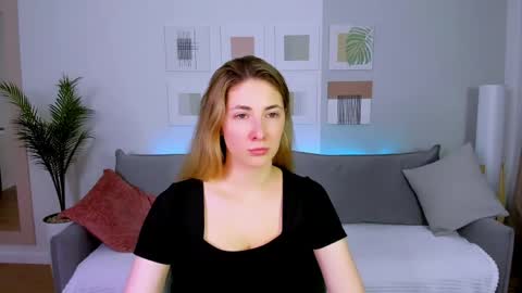 sensitiveheartt online show from 15, 4, 2026