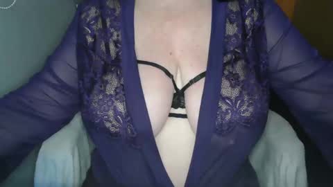 Snapshot of sensual_cris chatting on 30, 12, 2024 CRIS online show from 30, 12, 2024