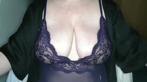 Snapshot of sensual_cris chatting on 18, 2, 2025 CRIS online show from 18, 2, 2025